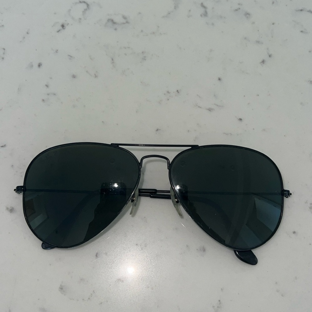 Black Rayban aviator sunglasses polarized